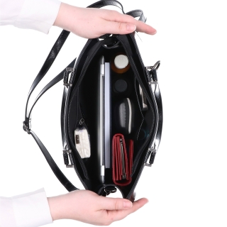 Kabelka do ruky s odnímatelným crossbody popruhem a přívěskem Le Sands materiál syntetická kůže zapínání na zip barva vínová velikost střední 4638 BO Vnitřek