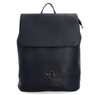 Minimalistický kožený městský batoh s klopou Noelia Bolger materiál kůže zapínání na zip barva černá velikost střední NB 3007 C Zepředu