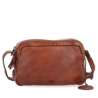Minimalistická kožená crossbody kabelka Noelia Bolger materiál kůže zapínání na zip barva koňaková velikost malá NB 2407 KO Zepředu