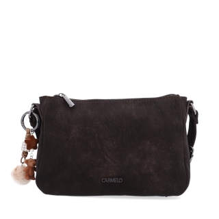 Elegantní malá crossbody kabelka Carmelo materiál syntetická kůže zapínání na zip barva hnědá velikost malá 4666 TH Zepředu