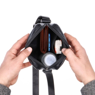 Crossbody taška přes rameno Tangerin materiál syntetická kůže zapínání na zip barva černá velikost střední 2324 C Vnitřek