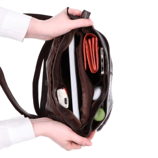 Crossbody kabelka z pravé kůže s klopou Noelia Bolger materiál kůže zapínání s klopou barva hnědá velikost střední NB 2024 H Vnitřek