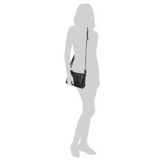 Praktická kožená crossbody na každý den Noelia Bolger materiál kůže zapínání na zip barva černá velikost malá NB 2406 C Na postavě
