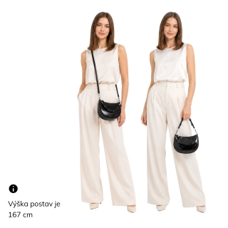 Stylová crossbody kabelka s odnímatelným ozdobným řetízkem Le Sands materiál syntetická kůže zapínání na zip barva hnědá velikost malá 4639 H Na postavě