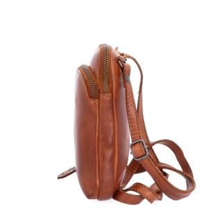 Stylová kožená crossbody taška Noelia Bolger materiál kůže zapínání na zip barva koňaková velikost malá NB 2419 KO Z boku