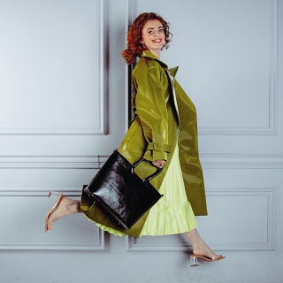 Velká designová kabelka Noelia Bolger materiál kůže zapínání na zip barva černá velikost velká NB 0049 C Lifestyle