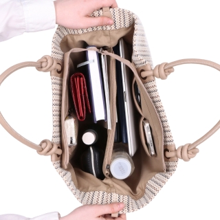 Prostorná shopper kabelka s originálními uchy Le Sands materiál syntetická kůže zapínání na zip barva béžová velikost velká 4613 BE Vnitřek