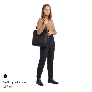Městská kabelka přes rameno s čistým designem Carmelo materiál syntetická kůže zapínání na zip barva béžová velikost velká 4604 K Na postavě