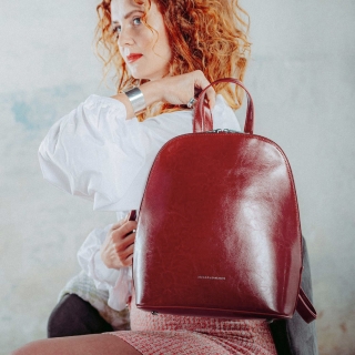 Luxusní kožený batoh Noelia Bolger materiál kůže zapínání na zip barva červená velikost střední NB 0045 TCV Lifestyle