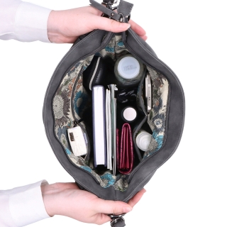 Stylová kabelka s více možnostmi nošení Tangerin materiál syntetická kůže zapínání na zip barva béžová velikost střední 1103 BE Vnitřek
