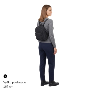 Malý nylonový batůžek pro ženy Carmelo materiál nylon zapínání na zip barva červená velikost malá 6604 CV Na postavě