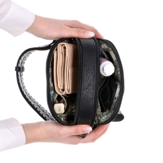 Malá crossbody kabelka svýrazným popruhem Tangerin materiál syntetická kůže zapínání na zip barva černá velikost malá 8044 C Vnitřek