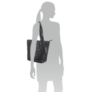 Prémiová kožená shopper kabelka přes rameno Noelia Bolger materiál kůže zapínání na zip barva černá velikost velká NB 2021 C Na postavě