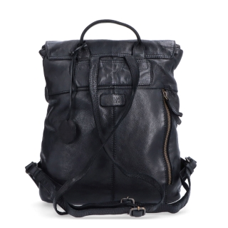Kožený batoh s klopou ve vintage stylu Noelia Bolger materiál kůže zapínání na zip barva černá velikost střední NB 2014 C Zezadu