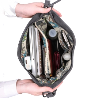 Praktická crossbody kabelka ze syntetického materiálu Tangerin materiál syntetická kůže zapínání na zip barva šedá velikost velká 1108 ANT Vnitřek