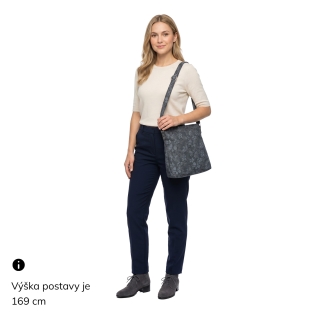 Crossbody kabelka s jemným květinovým vzorem Carmelo materiál syntetická kůže zapínání na zip barva černá velikost střední 4601 C Na postavě