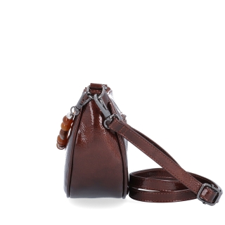 Stylová crossbody kabelka s odnímatelným ozdobným řetízkem Le Sands materiál syntetická kůže zapínání na zip barva hnědá velikost malá 4639 H Z boku