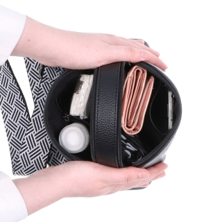 Malá crossbody kabelka s širokým popruhem Carmelo materiál syntetická kůže zapínání na zip barva zelená velikost malá 4355 SZE Vnitřek