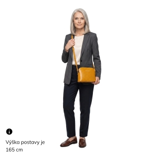 Luxusní malá kožená crossbody kabelka Noelia Bolger materiál kůže zapínání na zip barva žlutá velikost malá NB 0080 ZLU Na postavě