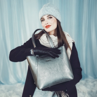 Prostorná shopper kabelka přes rameno Le Sands materiál syntetická kůže zapínání na zip barva metalická velikost velká 7703 TI Lifestyle