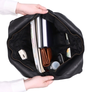 Velká kožená kabelka s uchy a crossbody popruhem Noelia Bolger materiál kůže zapínání na zip barva černá velikost velká NB 2429 C Vnitřek
