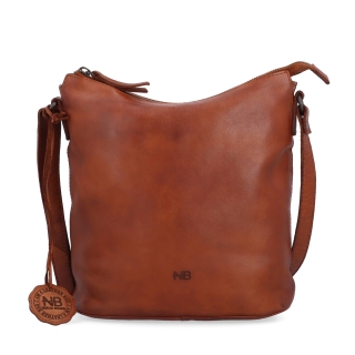 Crossbody kabelka v nadčasovém designu Noelia Bolger materiál kůže zapínání na zip barva koňaková velikost střední NB 2431 KO Zepředu