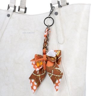 Přívěsek na kabelku s mašlí a karabinkou Indee materiál textil barva multicolor D012