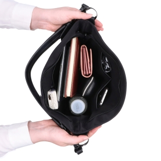 Elegantní dámská kabelka se dvěma popruhy Carmelo materiál nylon zapínání na zip barva černá velikost střední 6603 C LE Vnitřek