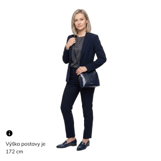 Kožená crossbody kabelka s promyšleným členěním Noelia Bolger materiál kůže zapínání na zip barva modrá velikost malá NB 0115 TM Na postavě