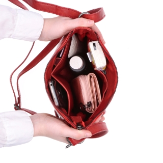 Kožená crossbody kabelka s přívěskem Noelia Bolger materiál kůže zapínání na zip barva červená velikost malá NB 3100 CV Vnitřek