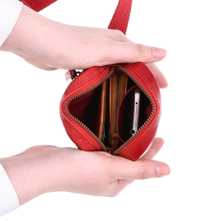 Malá kožená crossbody Poyem materiál kůže zapínání na zip barva červená velikost malá 2220 Poyem CV Vnitřek