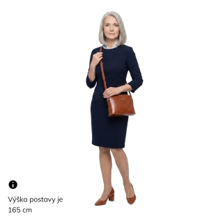 Luxusní malá kožená crossbody kabelka Noelia Bolger materiál kůže zapínání na zip barva koňaková velikost malá NB 0080 KO Na postavě