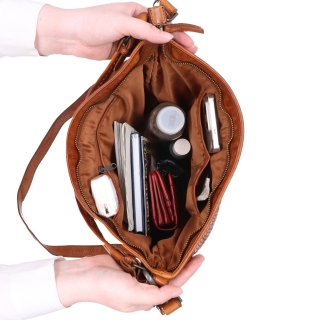 Jemně proplétaná kožená hobo kabelka Noelia Bolger materiál kůže zapínání na zip barva koňaková velikost střední NB 2015 KO Vnitřek