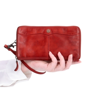 Podlouhlá kožená peněženka s prošíváním Noelia Bolger materiál kůže zapínání na zip barva červená velikost velká 5125 NB CV V ruce