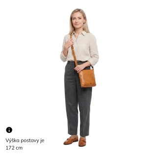Elegantní kožená crossbody kabelka Noelia Bolger materiál kůže zapínání na zip barva žlutá velikost malá NB 2415 ZLU Na postavě
