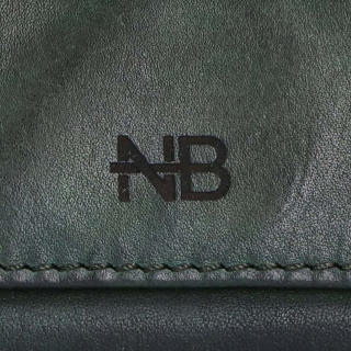 Malá kožená peněženka s unisex designem Noelia Bolger materiál kůže barva zelená velikost malá 5133 NB ZE Logo