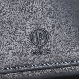 Luxusní kožená peněženka Poyem materiál kůže zapínání na cvoček barva černá velikost malá 5227 Poyem C Logo