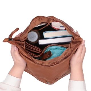 Kožený batoh s klopou ve vintage stylu Noelia Bolger materiál kůže zapínání na zip barva koňaková velikost střední NB 2014 KO Vnitřek