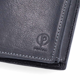 Kvalitní kožené pouzdro Poyem Poyem materiál kůže zapínání Bez zapínání barva černá velikost malá 5229 Poyem C Logo