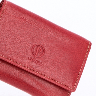 Menší kožená unisex peněženka Poyem materiál kůže zapínání na cvoček barva červená velikost malá 5240 Poyem CV Logo