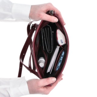 Malá elegantní kožená crossbody kabelka Noelia Bolger materiál kůže zapínání na zip barva červená velikost malá NB 0065 TCV Vnitřek