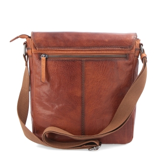 Kožená crossbody klopna Poyem materiál kůže zapínání s klopou barva koňaková velikost střední 2207 Poyem KO Zezadu