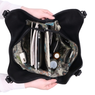 Kabelka přes rameno z kvalitní syntetické kůže Tangerin materiál syntetická kůže zapínání na zip barva černá velikost velká 8052 C Vnitřek