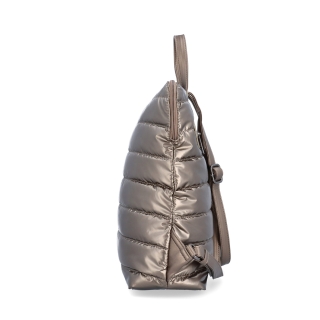 Prošívaný batoh z nadýchaného nylonu Carmelo materiál nylon zapínání na zip barva metalická velikost střední 4384 BR Z boku
