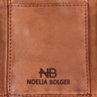 Kožená peněženka s praktickou zipovou kapsou Noelia Bolger materiál kůže zapínání na cvoček barva koňaková velikost malá 5132 NB KO Logo
