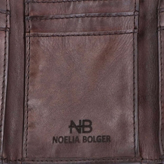 Minimalistická kožená peněženka s prošíváním Noelia Bolger materiál kůže zapínání na cvoček barva hnědá velikost malá 5129 NB H Logo