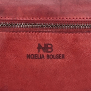 Větší kožená peněženka s motivem mandaly Noelia Bolger materiál kůže zapínání na zip barva červená velikost velká 5123 NB CV
