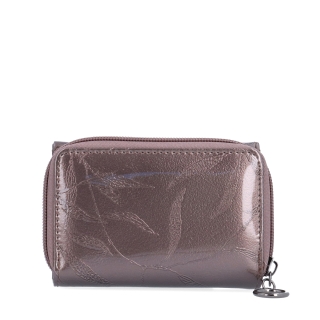 Elegantní lakovaná kožená peněženka Carmelo materiál kůže zapínání na zip barva taupe velikost malá 2105 L T Zezadu