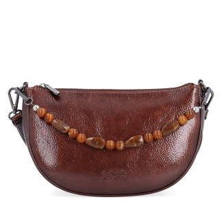 Stylová crossbody kabelka s odnímatelným ozdobným řetízkem Le Sands materiál syntetická kůže zapínání na zip barva hnědá velikost malá 4639 H Zepředu