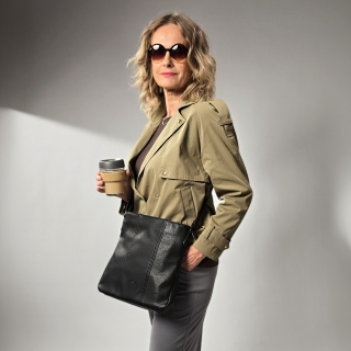 Crossbody kabelka Tangerin materiál syntetická kůže zapínání na zip barva černá velikost střední 8004 C Lifestyle
